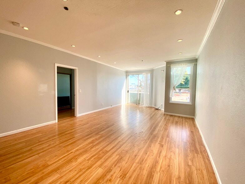 Building Photo - 411 Park Ave