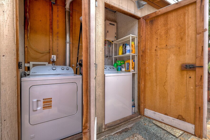 Building Photo - 136 Brightwood Ave