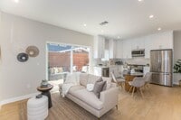 Building Photo - New Townhouse ADU W/Private Yard - Prime B...