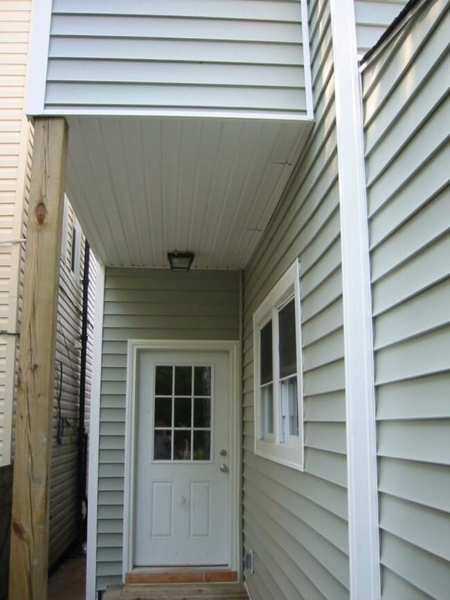 Building Photo - 1242 Parkwood Ave