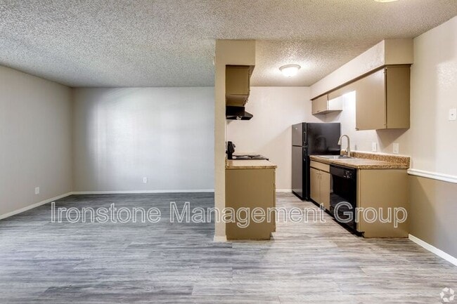 Building Photo - 4649 S Darlington Ave