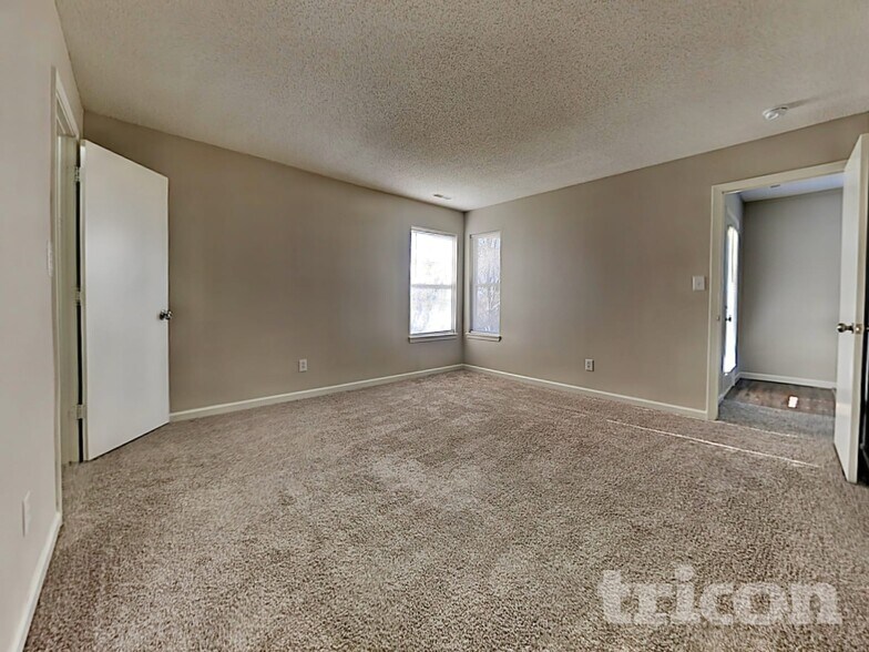 Building Photo - 1697 Willowview Ln