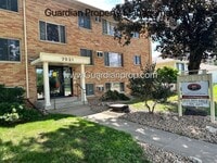 Building Photo - Richfield Ground Level 1 Bedroom, Heat Paid, Parking, Free USI Fiber Internet, Parking