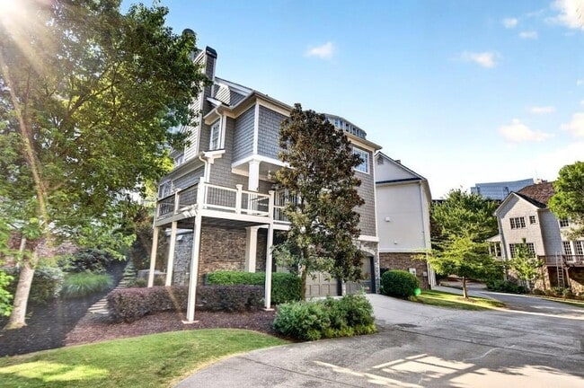 Building Photo - 16 Conifer Cir NE