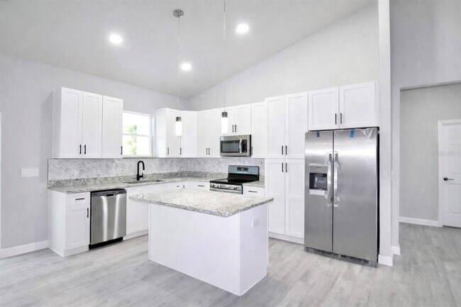 Building Photo - 769 Memorial Dr