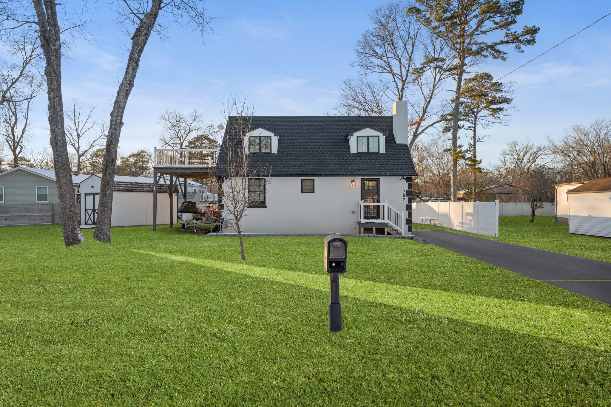 Building Photo - 207 Woodlawn Ave