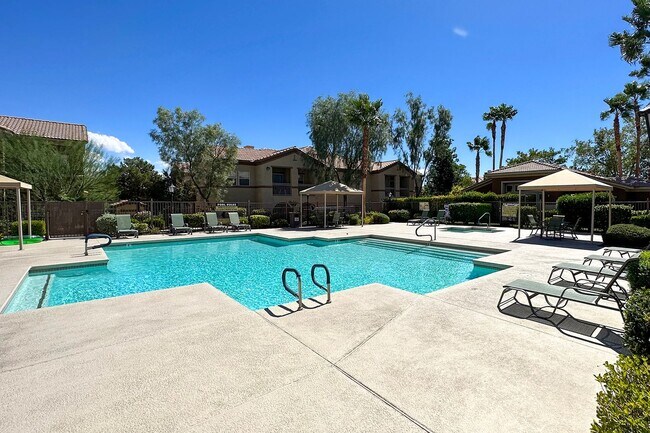 Building Photo - FULLY FURNISHED 2 BEDROOM CONDO IN THE NW WITH ATTACHED 2 CAR GARAGE
