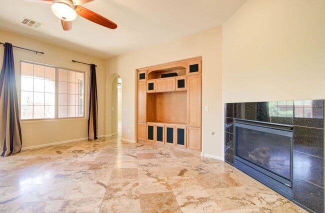 Building Photo - 9427 E Trailside View