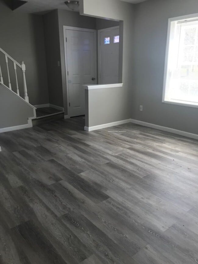 Building Photo - Coming Soon! Three Bedroom Townhome!!