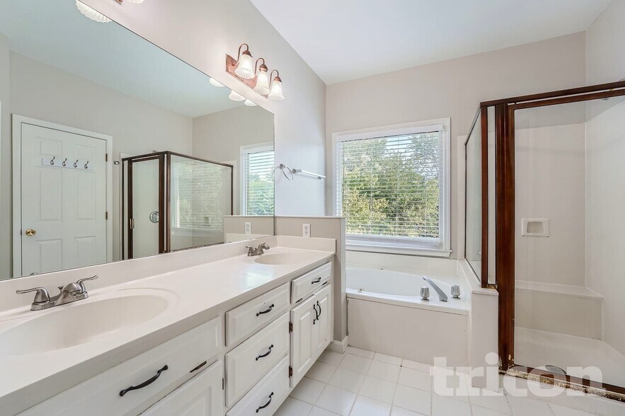 Building Photo - 4 Stonehenge Ct