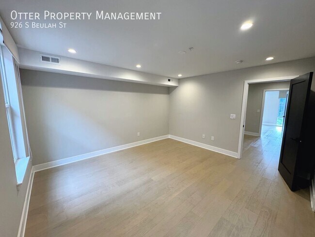 Building Photo - 926 S Beulah St