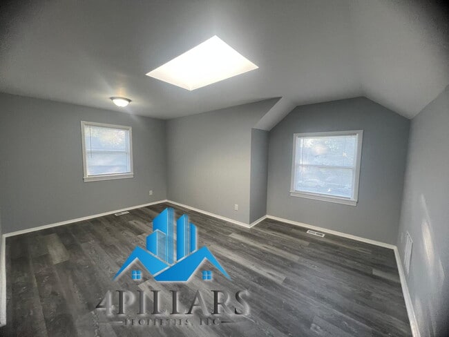 Building Photo - "Charming 3-Bedroom Home with Spacious Lay...