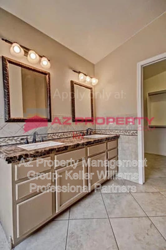 Building Photo - 12725 W Palm Ln