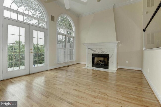 Building Photo - 2217 N Oak Ct