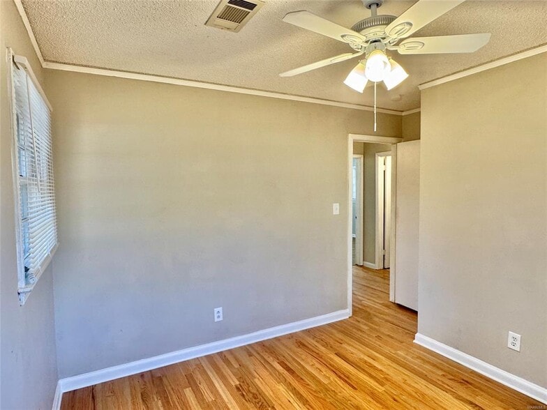 Building Photo - 1100 Lombard Dr