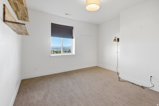 Building Photo - 1888 Palomino Cir