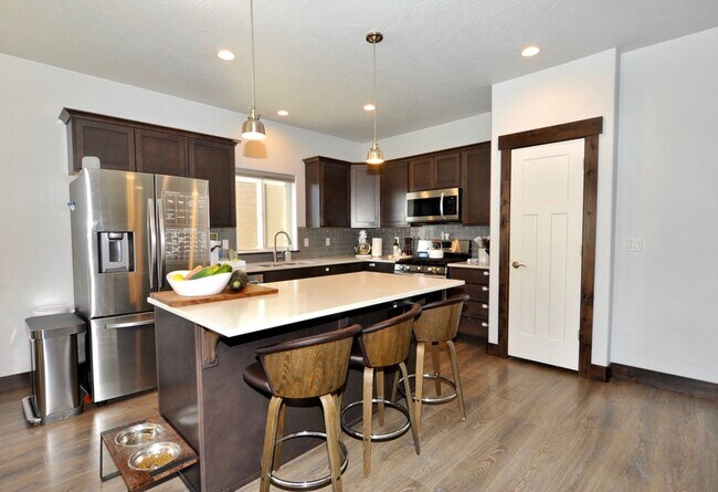 Building Photo - Canfield Mountain 3 bed 2.5 bath with loft...