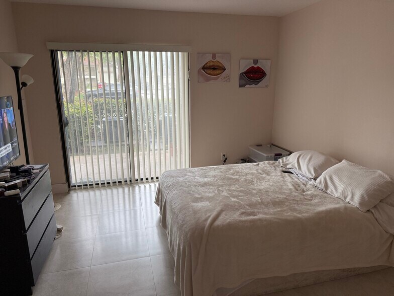 Bedroom - 610 S Park Rd