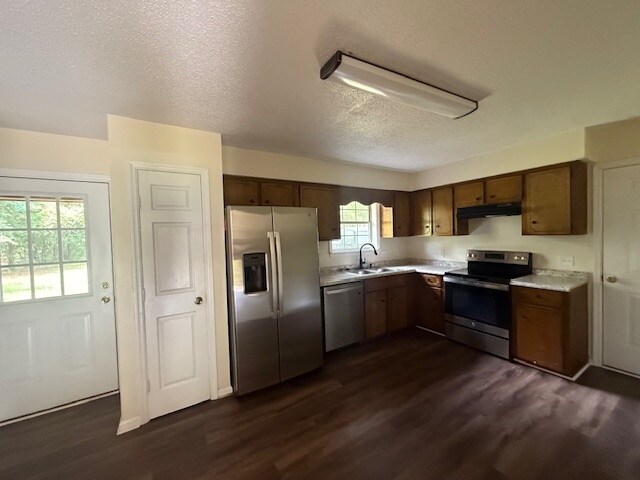 Building Photo - 936 Pineland Ave