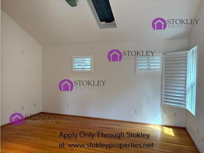 Building Photo - 158 Cameo Dr