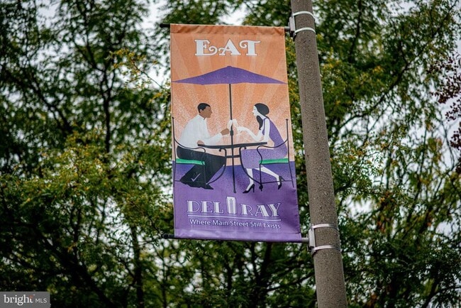 Building Photo - 432 E Luray Ave