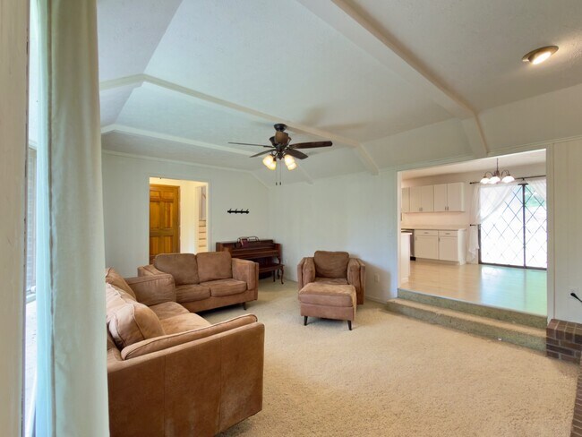 Building Photo - 295 Dogwood
