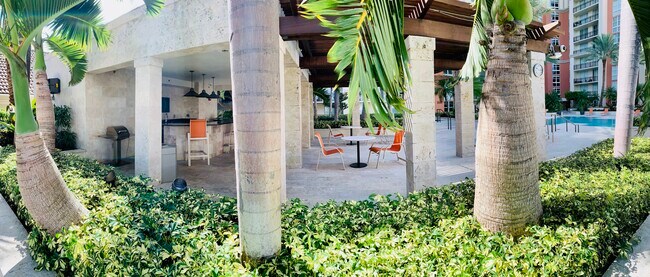 Pool Deck Grill - 550 Okeechobee Blvd