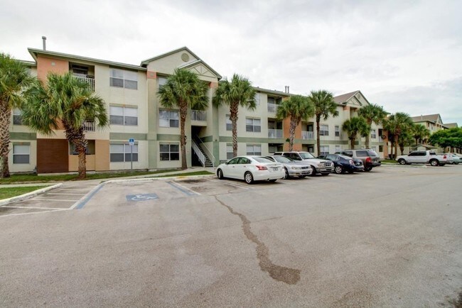 Royal Poinciane Place - Royal Poinciana
