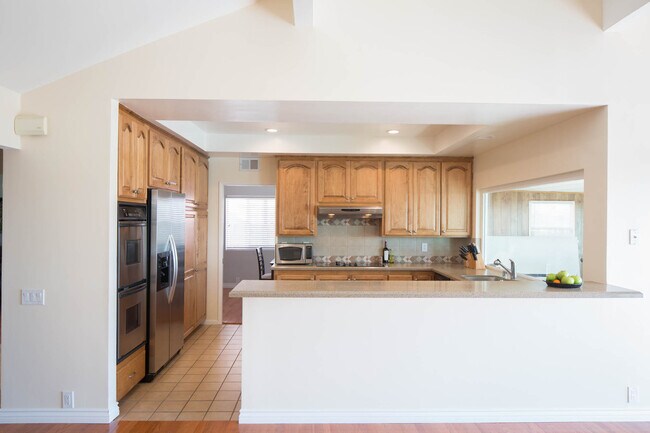 Building Photo - Rare newer one level view single family home