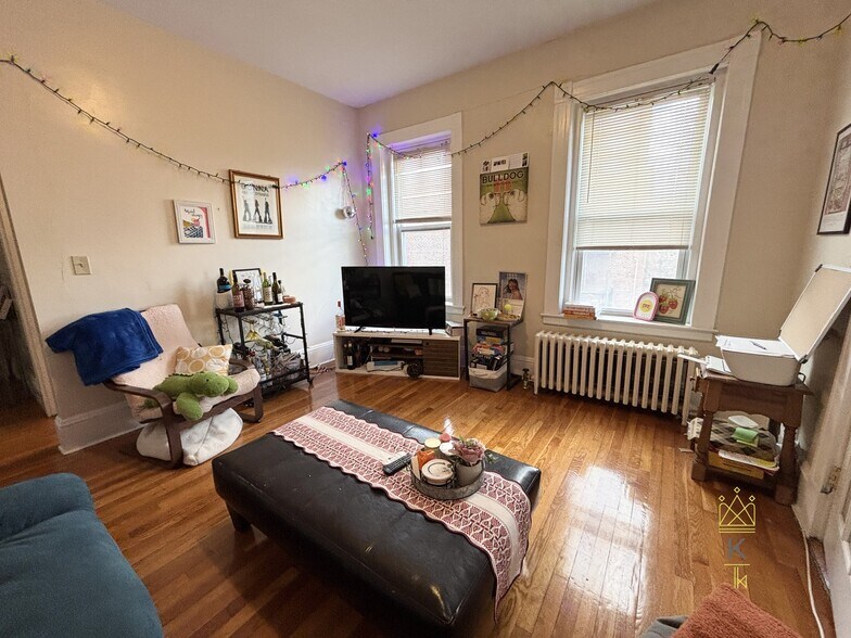 Building Photo - 1477 Beacon St