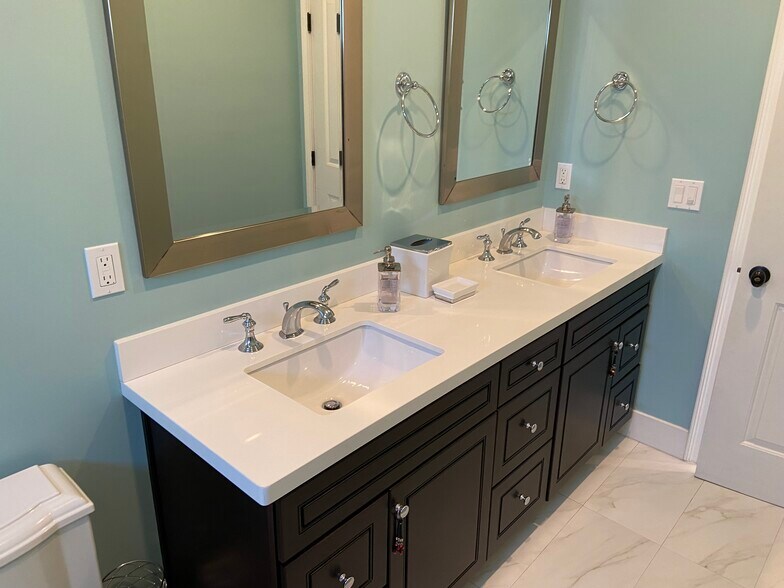 Building Photo - 4470 Stansbury Ave