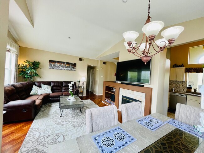 Building Photo - 3201 Aspen Grv