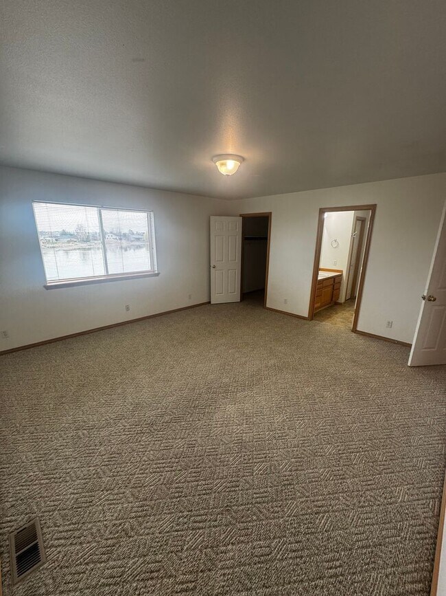 Building Photo - Waterfront Duplex for Rent!!