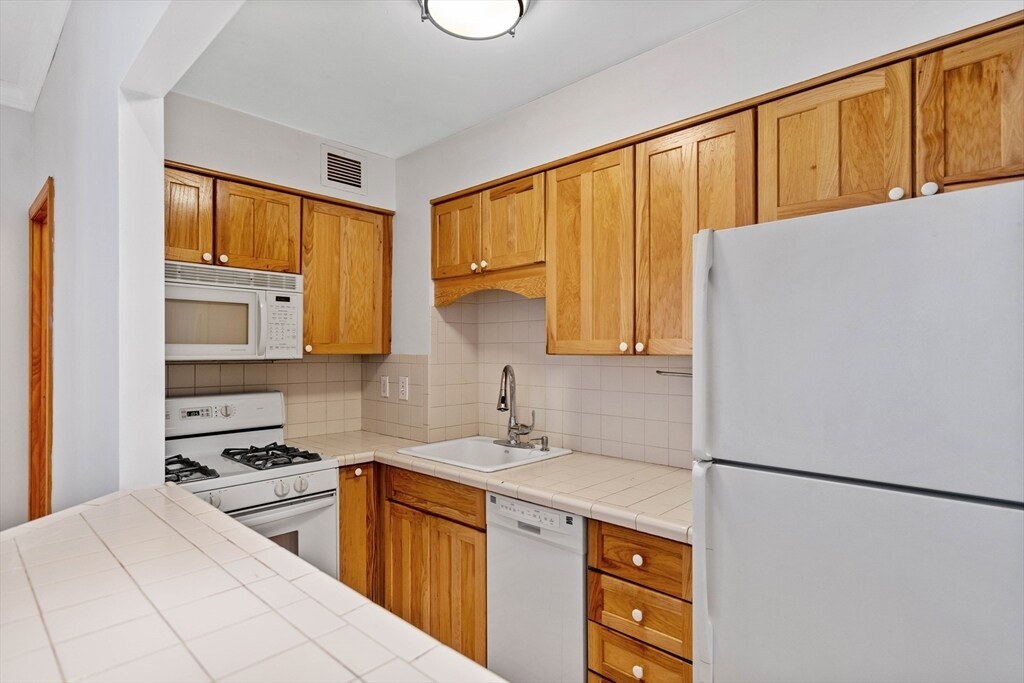 Building Photo - 27 Bowdoin St
