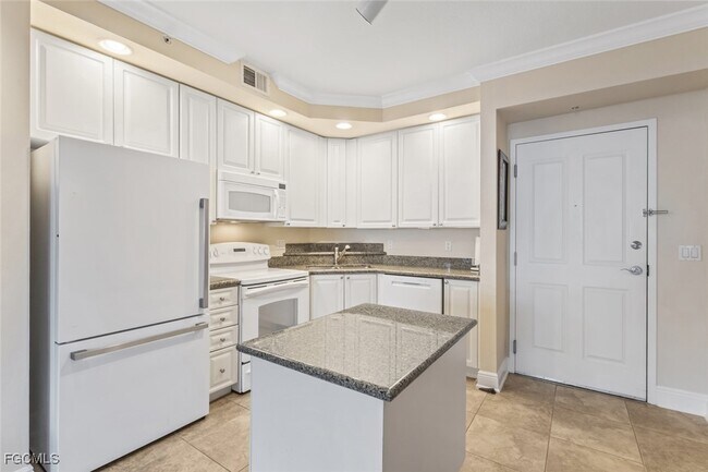 Building Photo - 2825 Palm Beach Blvd