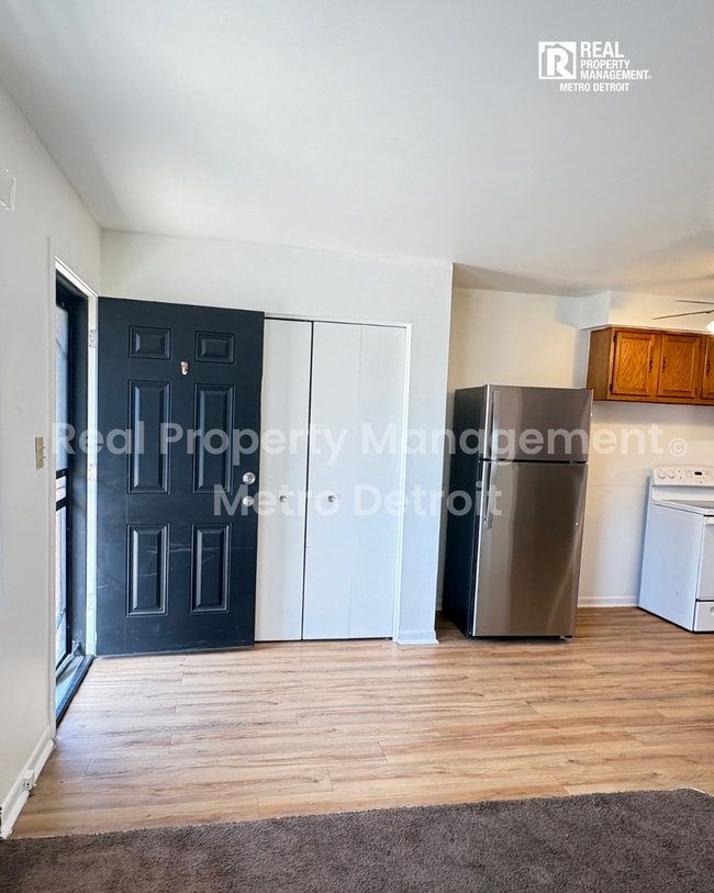 Building Photo - COZY 1-BEDROOM APARTMENT
