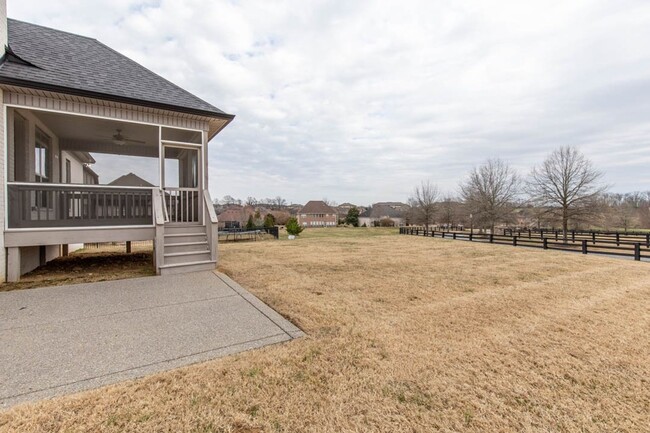 Building Photo - Stunning brick home with detailed accents!