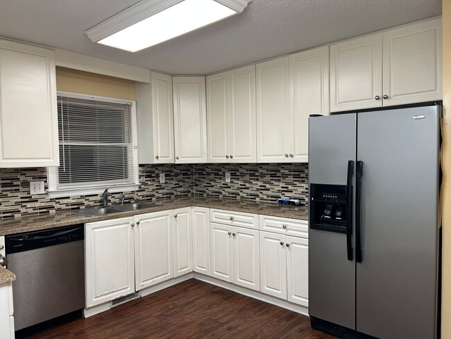 Building Photo - Lovely North Macon Home