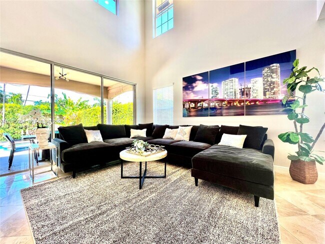 Building Photo - 854 Hollywood Blvd