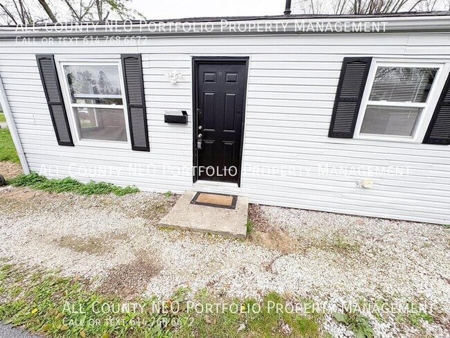 Building Photo - 857 S Waverly St