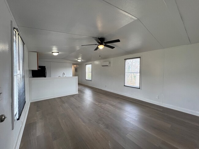 Building Photo - 137 Vestin Dr