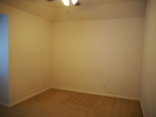Building Photo - 2105 Friar Ct