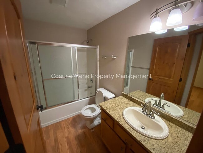 Building Photo - 4 bedroom home in Woodland Meadows!