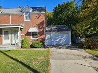 Building Photo - 702 Leland Ct