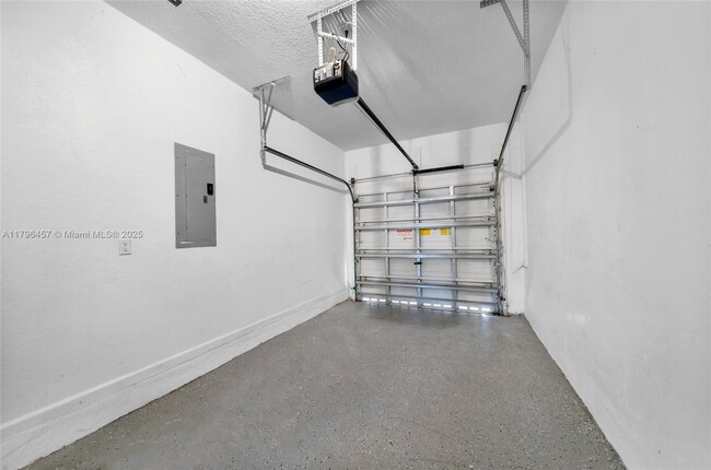 Building Photo - 948 NE 29th Terrace