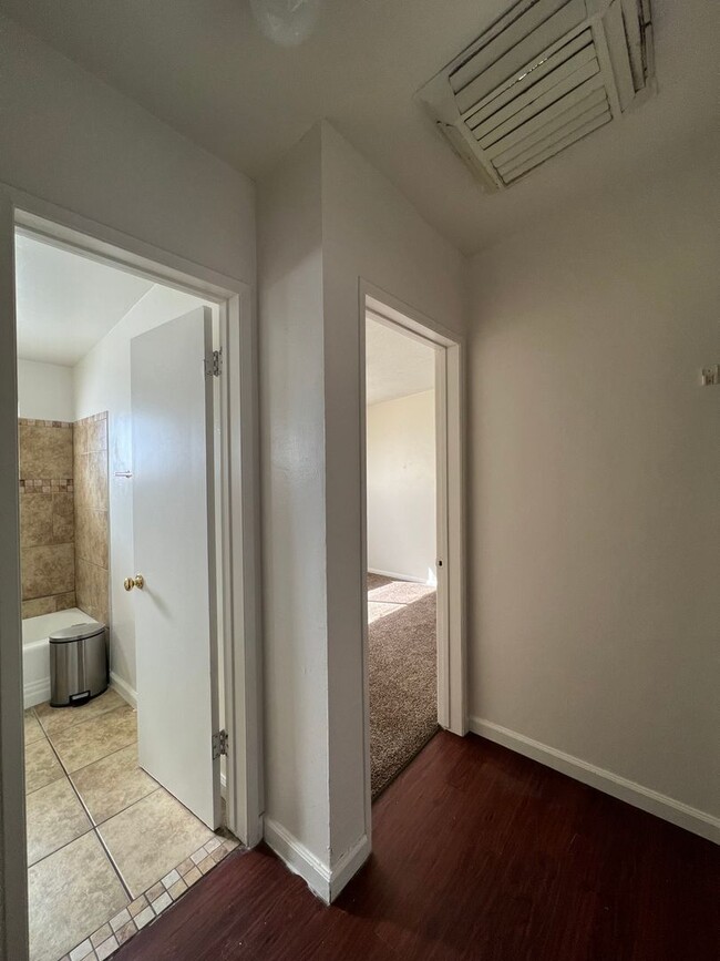 Building Photo - P160