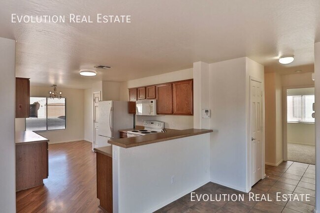 Building Photo - 1561 Maddison Cir