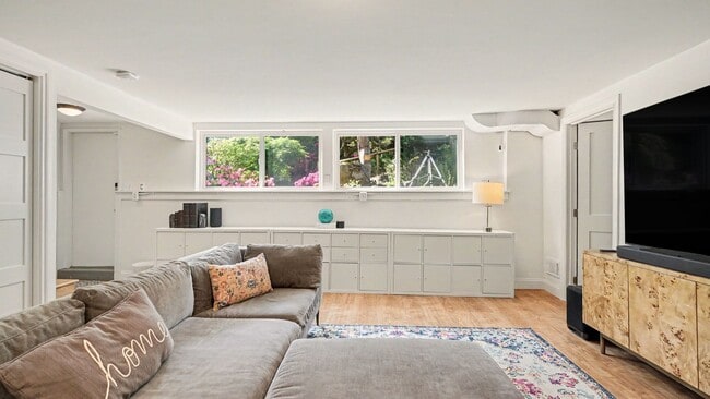 Building Photo - Luxury Wilburton Retreat | Updated 4BR Home with MIL Suite & Japanese Garden Near Downtown Bellevue