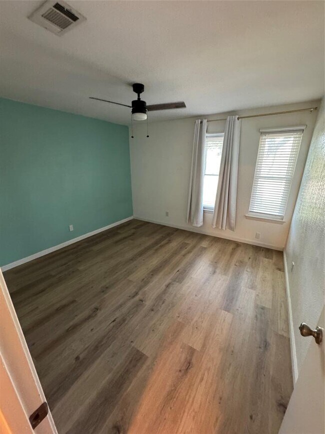 Building Photo - 8207 Hanbridge Ln
