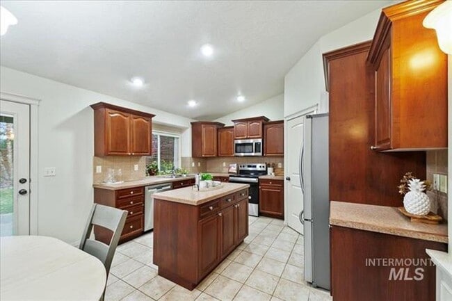 Building Photo - Gorgeous 4 bed 3 Bath Home Located in Meridian